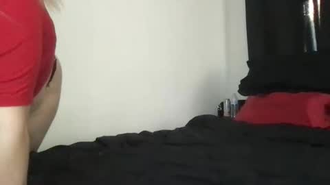 Mia Moji online show from 12.01.25