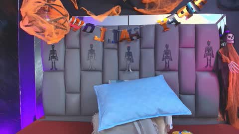 Mia online show from 10.24.25