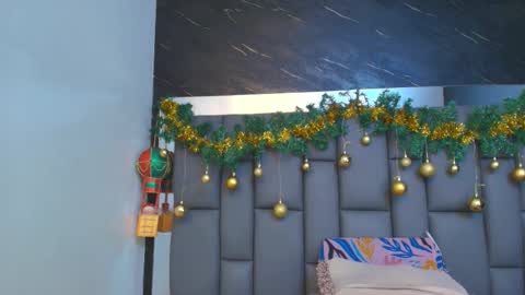 Mia online show from 12.16.25