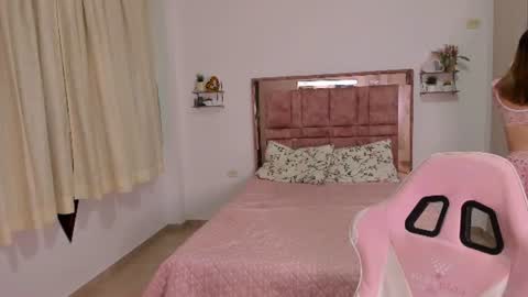 Snapshot of miaacute2 chatting on 07.19.26 Mia online show from 07.19.26