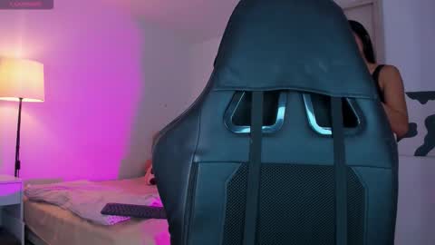 Mia online show from 10.02.25