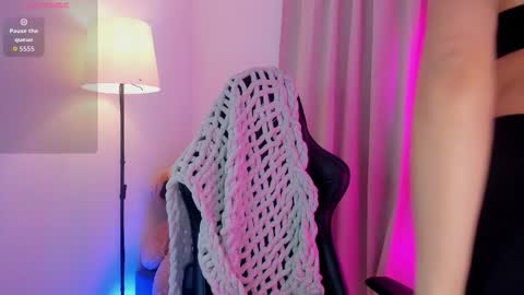 Mia online show from 10.28.25