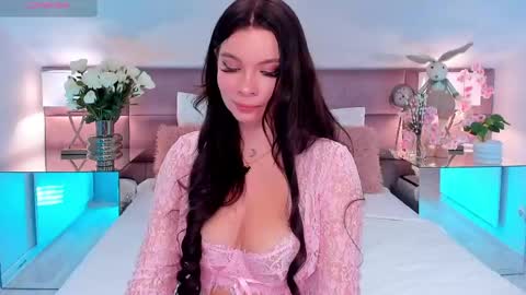 Mia online show from 04.15.26