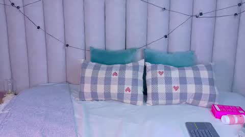 miaanderson__ online show from 12.16.25