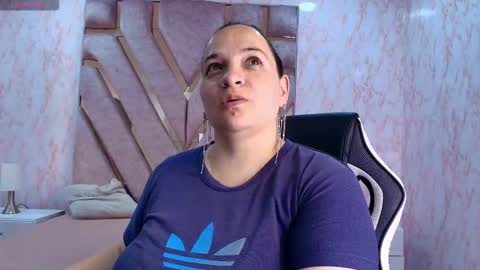 Im Miss Mia online show from 12.13.25