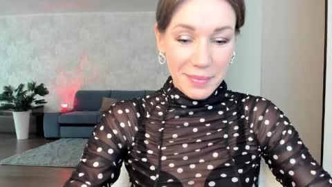 Mia online show from 04.30.26