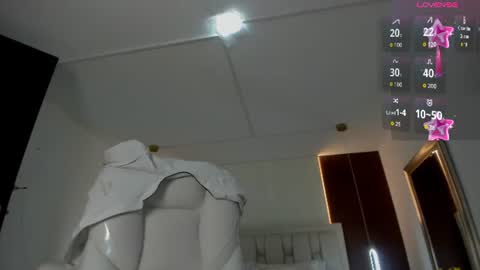 Snapshot of miabrunette23 chatting on 06.26.26 MIA online show from 06.26.26
