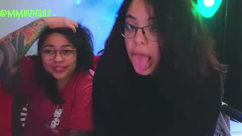 Snapshot of miacanela_xo chatting on 10.09.25 Mia online show from 10.09.25