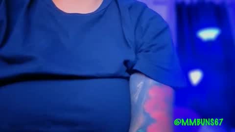 Snapshot of miacanela_xo chatting on 10.25.25 Mia online show from 10.25.25