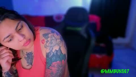 Snapshot of miacanela_xo chatting on 11.10.25 Mia online show from 11.10.25