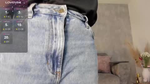 Snapshot of miacoopersx chatting on 03.12.25 miacooper online show from 03.12.25