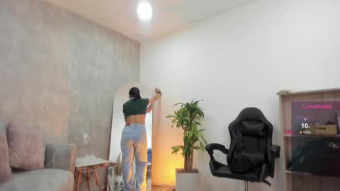 Snapshot of miacoopersx chatting on 10.04.25 miacooper online show from 10.04.25