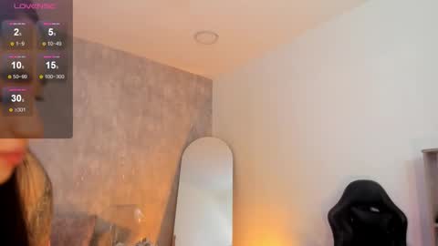 Snapshot of miacoopersx chatting on 10.20.25 miacooper online show from 10.20.25