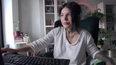 miacute4u online show from 10.04.25