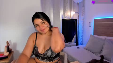 IG Yojanagomez  online show from 12.13.24