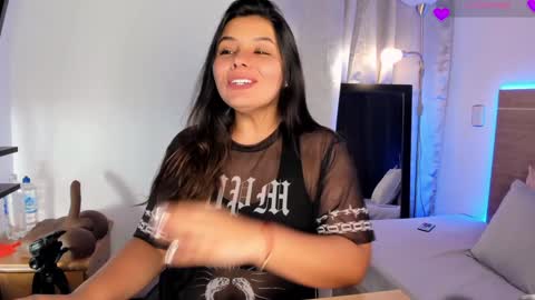 IG Yojanagomez  online show from 12.22.24