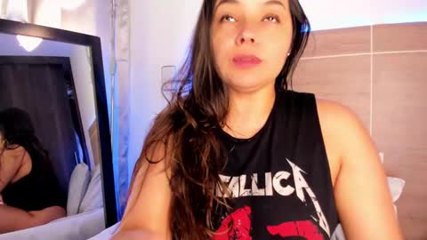 IG Yojanagomez  online show from 02.12.25
