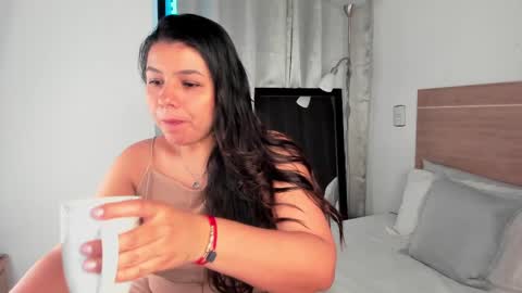 IG Yojanagomez  online show from 03.09.25