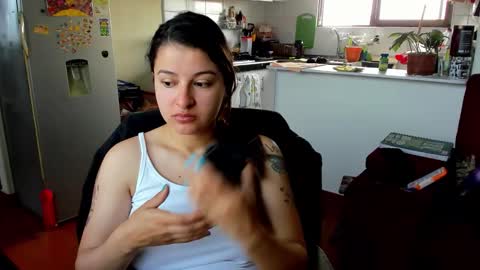 Mia online show from 10.04.25