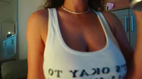 Mia online show from 10.18.25