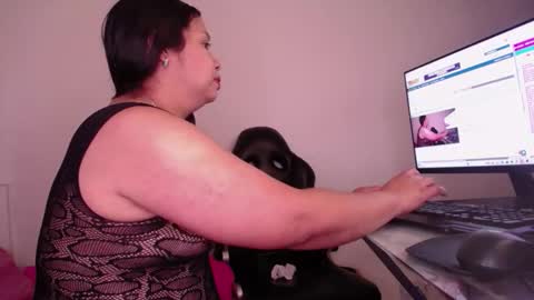 Snapshot of miafuegolatino chatting on 02.18.26 mia online show from 02.18.26