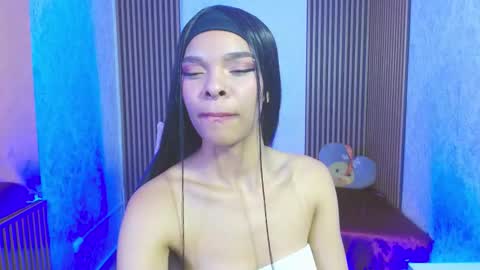 Snapshot of miagates_tay chatting on 11.08.25 Mia online show from 11.08.25