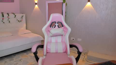 Mia Gomez online show from 01.17.25