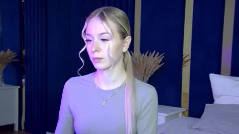 Mia online show from 09.26.25