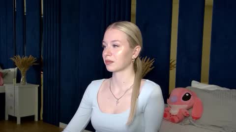 Mia online show from 10.10.25