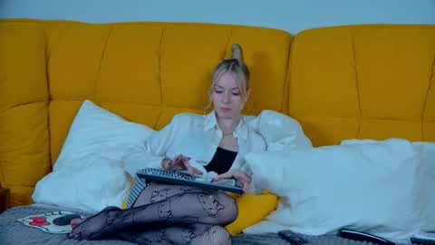 Mia online show from 10.21.25