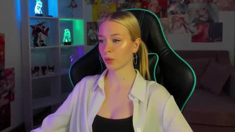 Mia online show from 10.24.25