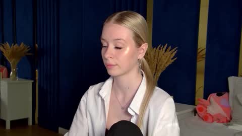 Mia online show from 11.25.25