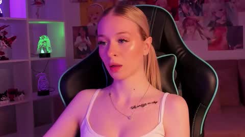 Mia online show from 11.27.25