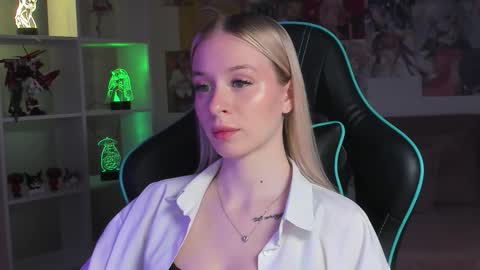 Mia online show from 12.02.25