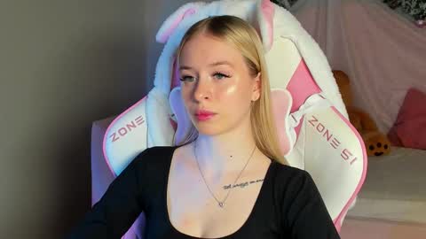 Mia online show from 12.16.25