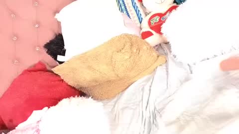Snapshot of miagrettel chatting on 12.25.24 Mia online show from 12.25.24