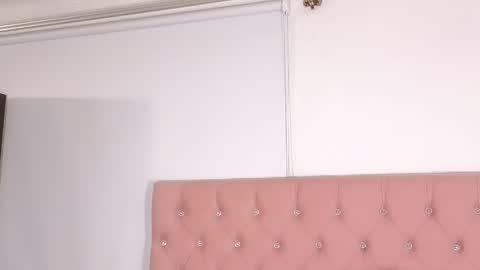 Snapshot of miagrettel chatting on 03.08.25 Mia online show from 03.08.25