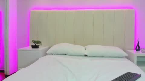 Mia online show from 10.10.25