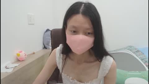 miahchan68 online show from 10.18.25