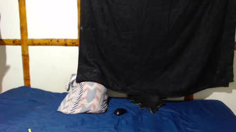 Snapshot of miahells chatting on 10.01.25 Mia Sam online show from 10.01.25