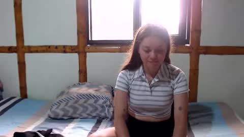 Snapshot of miahells chatting on 10.05.25 Mia Sam online show from 10.05.25