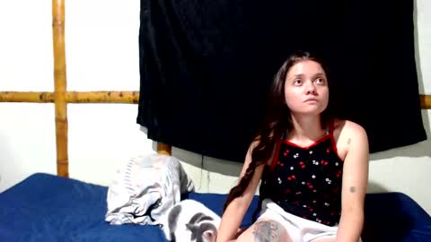 Snapshot of miahells chatting on 10.24.25 Mia Sam online show from 10.24.25