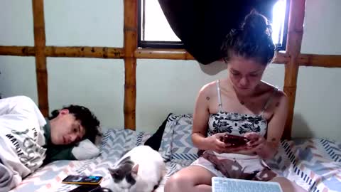 Snapshot of miahells chatting on 11.05.25 Mia Sam online show from 11.05.25