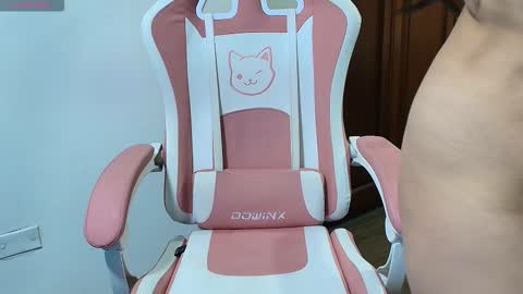 MIA HOTMEZ online show from 10.18.25