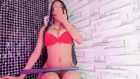 miakirshner_ online show from 01.31.25