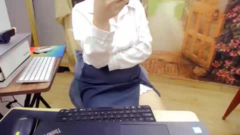 Snapshot of mialala205221 chatting on 10.17.25 Mia online show from 10.17.25
