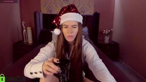 Mia online show from 12.25.24