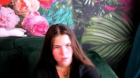 Mia online show from 09.09.25