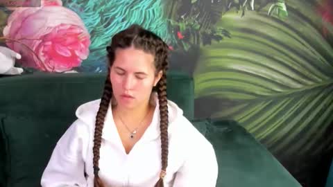 Mia online show from 09.10.25