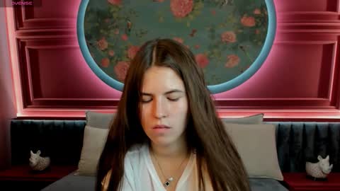 Mia online show from 09.14.25